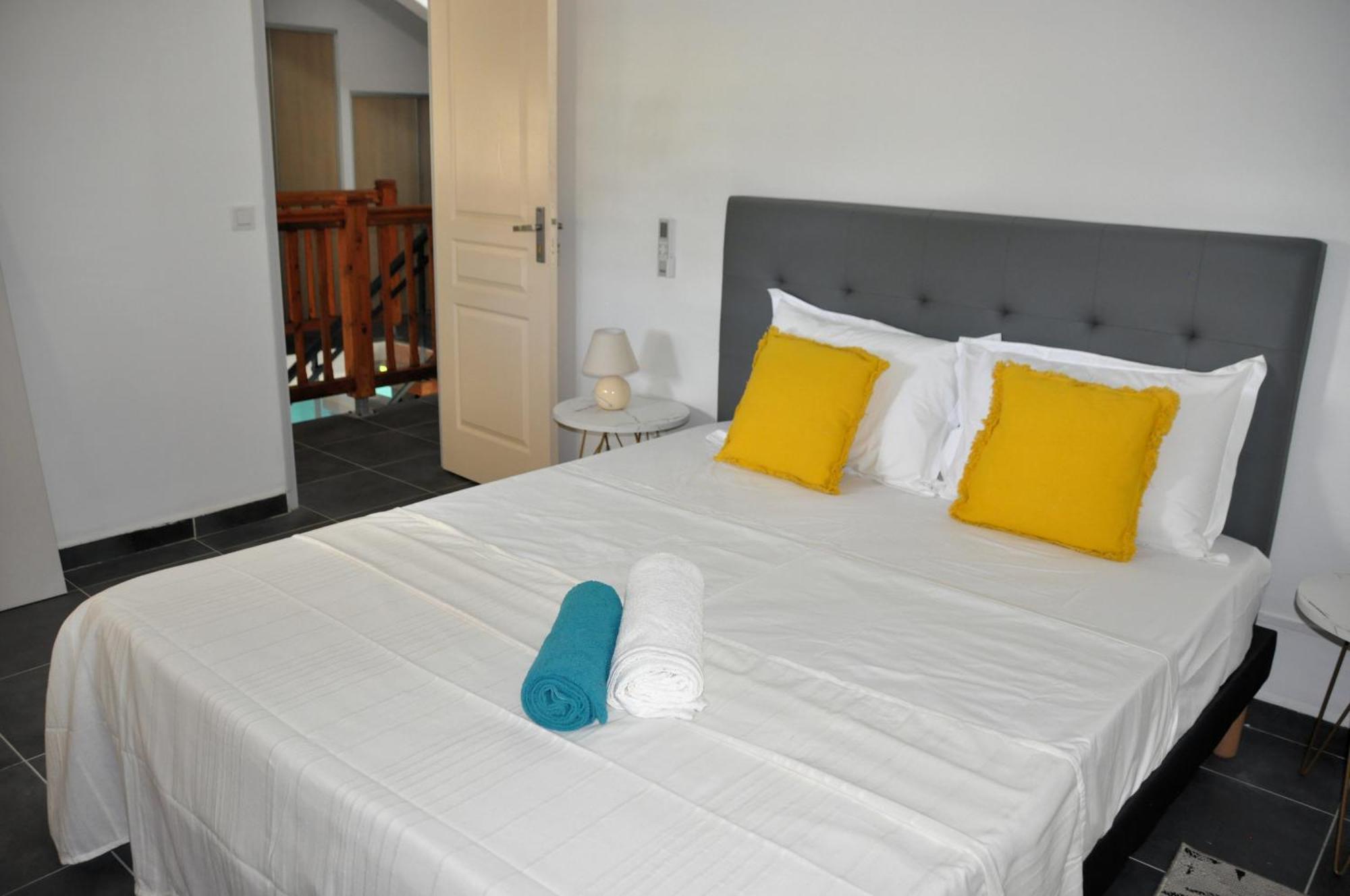 L'Eden De Josephine Apartment เลอ มูเล่ ภายนอก รูปภาพ